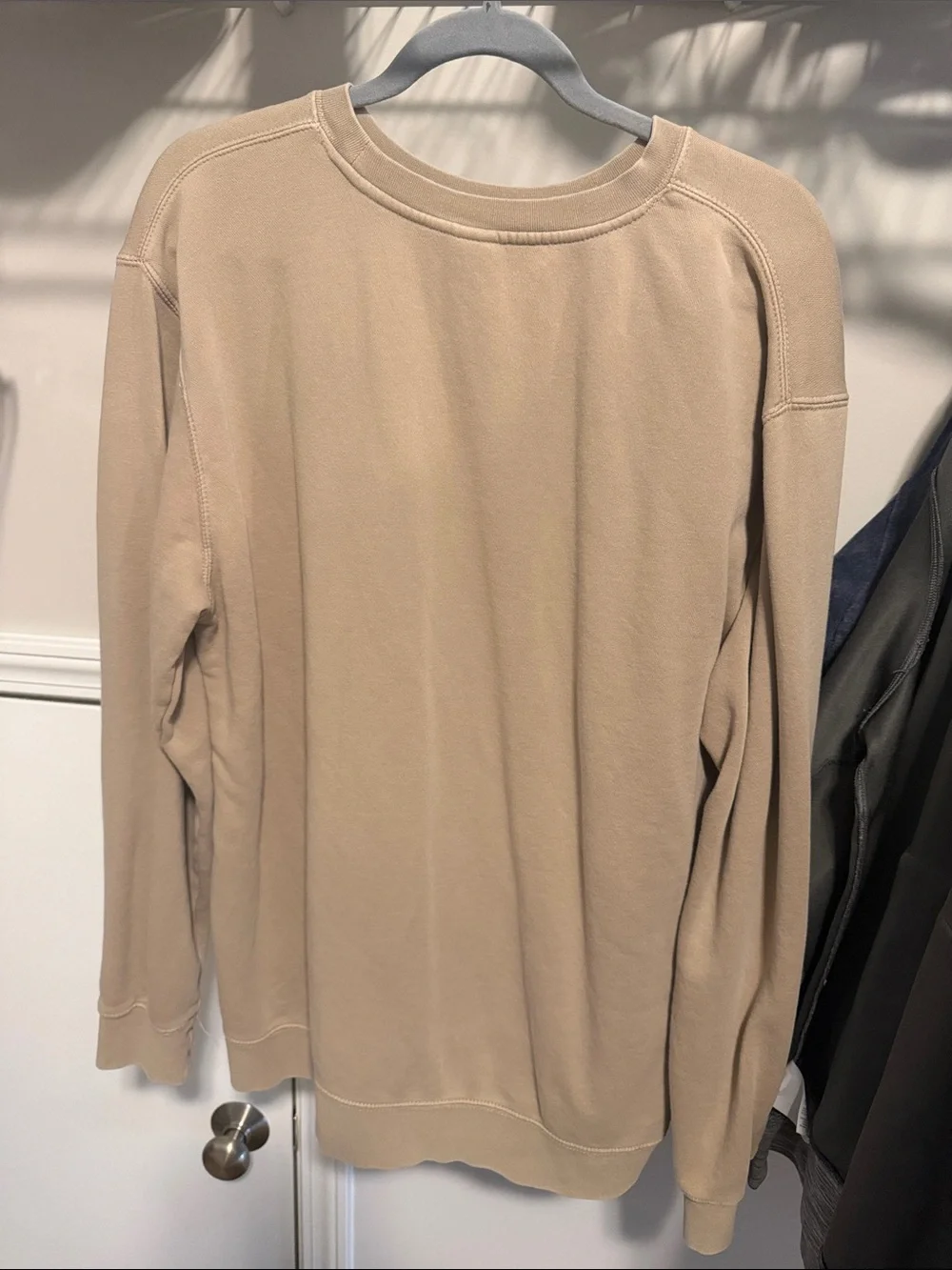 Beige 'in my mom era' Crewneck Sweatshirt